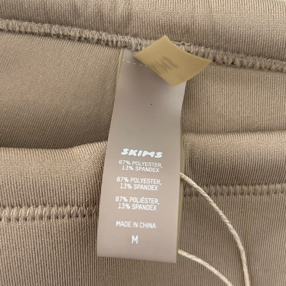 NWT SKIMS Sport Swim Scuba Mid Thigh Short in Desert - Picture 10 of 10